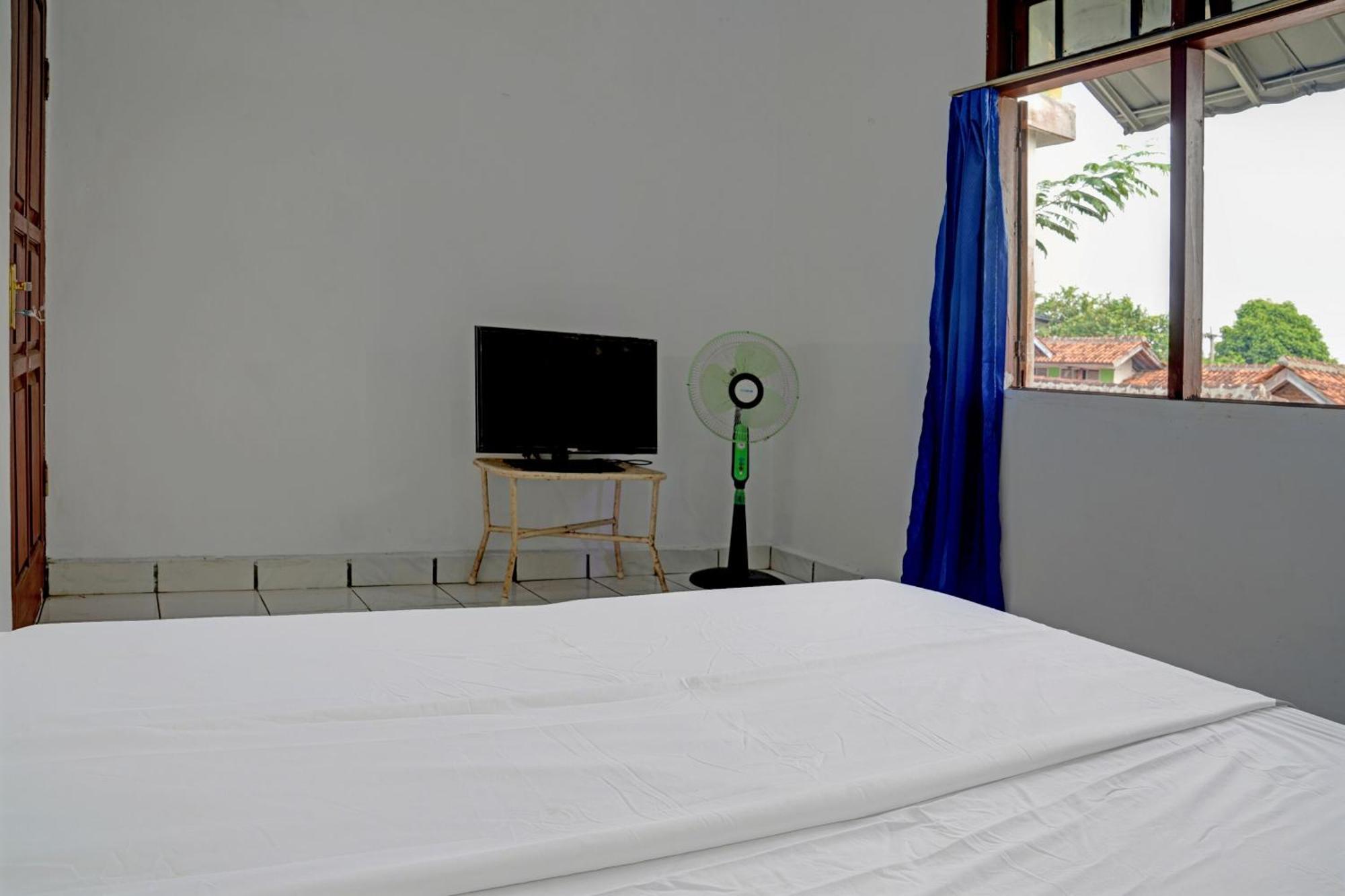 Spot On 92856 Home Stay Syariah Aom Kusman Sukabumi Εξωτερικό φωτογραφία